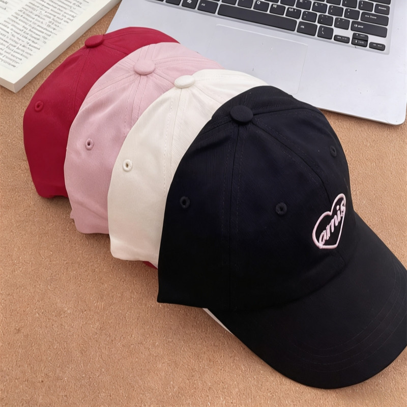 Halo studio พร้อมส่ง🔥หมวกเบสบอลลายปักอักษรหัวใจสวยงาม ไซส์ปรับได้ สวมใส่สบาย กันแดดกันUV ช่วยให้ใบหน้าดูเล็ก - รูปที่ 2