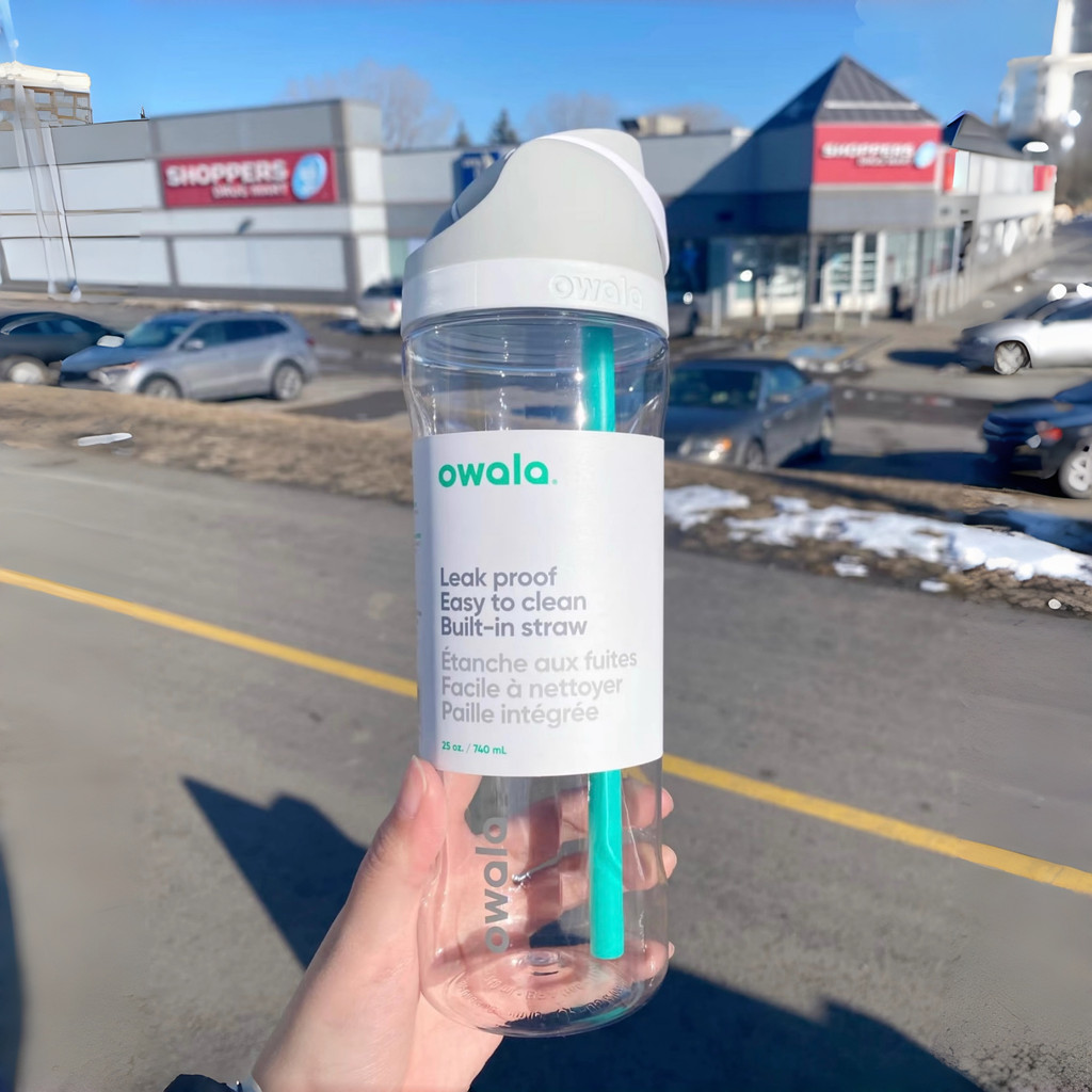 Owala ขวดน้ํา Tritan 25oz - ขวดกีฬาปลอดสาร BPA พร้อมหลอด เครื่องล้างจานปลอดภัยและรั่วซึม