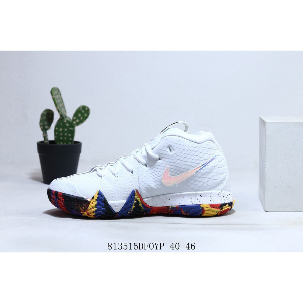 รองเท้าบาสเก็ตบอล Nike Kyrie 4 ออกแบบมาสำหรับการเล่นที่รวดเร็วและกระฉับกระเฉง มีเบาะรองนั่งสบาย