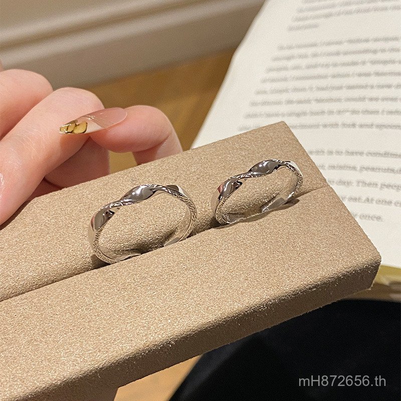 หรูหราเงินสเตอร์ลิงบิดไม่สม่ําเสมอ Tiki แฟน Mobius S999 แหวนคู่แหวนคู่รู้สึกผู้ชายผู้หญิง Niche ZR8N