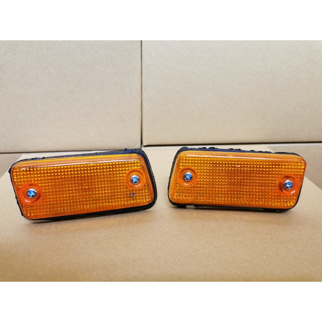 NISSAN SUNNY EXTRA 1 / EXTRA 2 130Y / B11 1983 - 1985 ปี FENDER SIGNAL LIGHT LAMP / SIDE MARKER LAMP