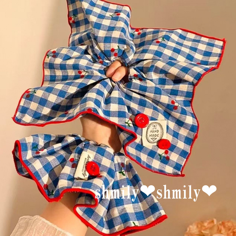 ผ้าพันคอลายสก๊อตสีฟ้าและเชอร์รี่ สไตล์เกาหลี Scrunchy ไฮเอนด์.LAZY