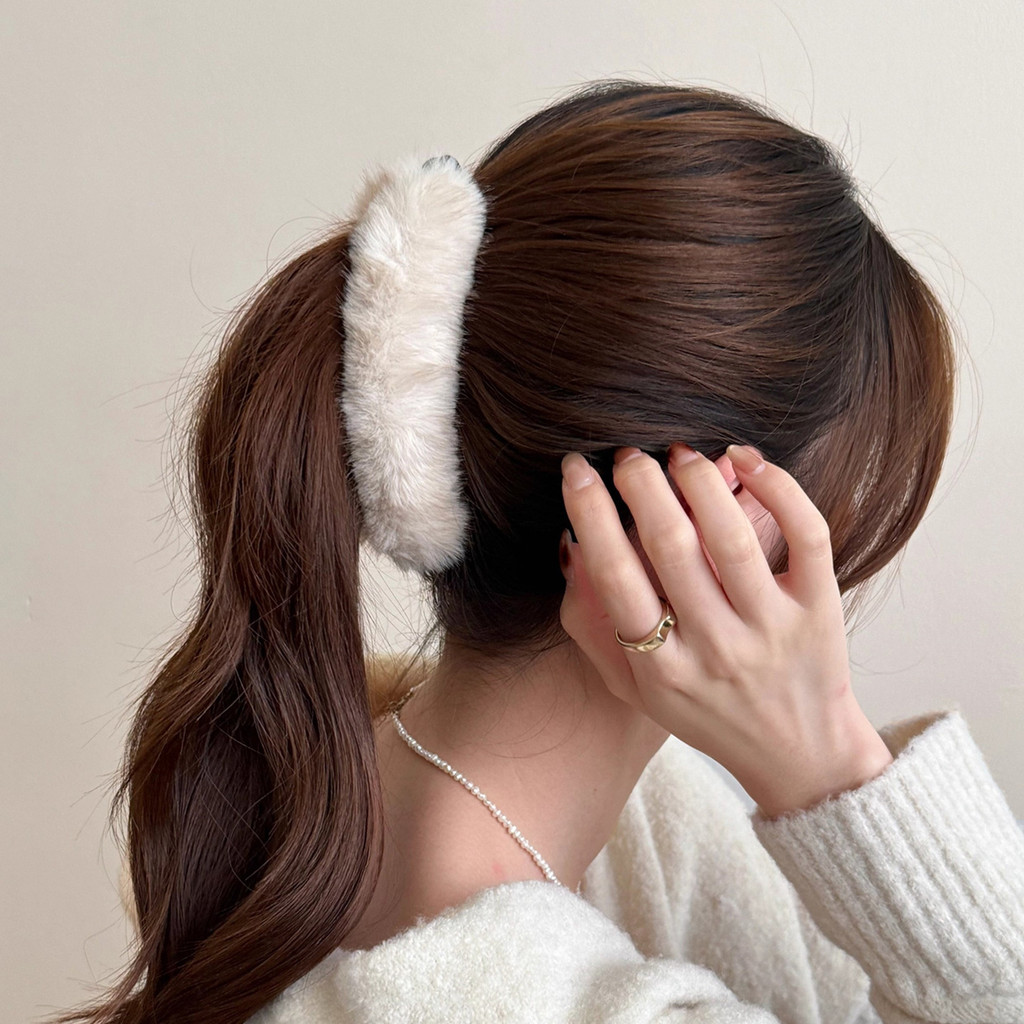 กิ๊บติดผมสไตล์มิงค์และกล้วย อินเทรนด์สำหรับตกแต่งทรงผม