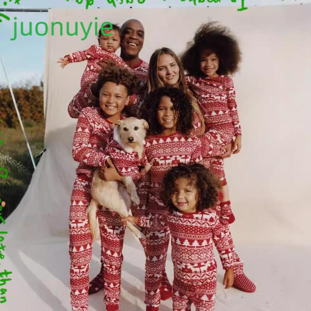 ชุดนอนคริสต์มาสมีพิมพ์ลายสีแดงอบอุ่น ทำจากผ้าฝ้ายผสม เหมาะสำหรับทั้งครอบครัว (แม่ พ่อ และเด็ก)