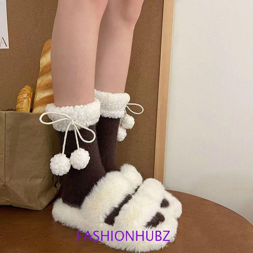 Fashionhubz ถุงเท้าโลลิต้าทําด้วยผ้าขนสัตว์, Y2K Lace Up ถุงเท้าฤดูหนาวผู้หญิง, Streetwear Plush Balls Thicken All Match ถุงเท้าขนแกะปะการัง Lady