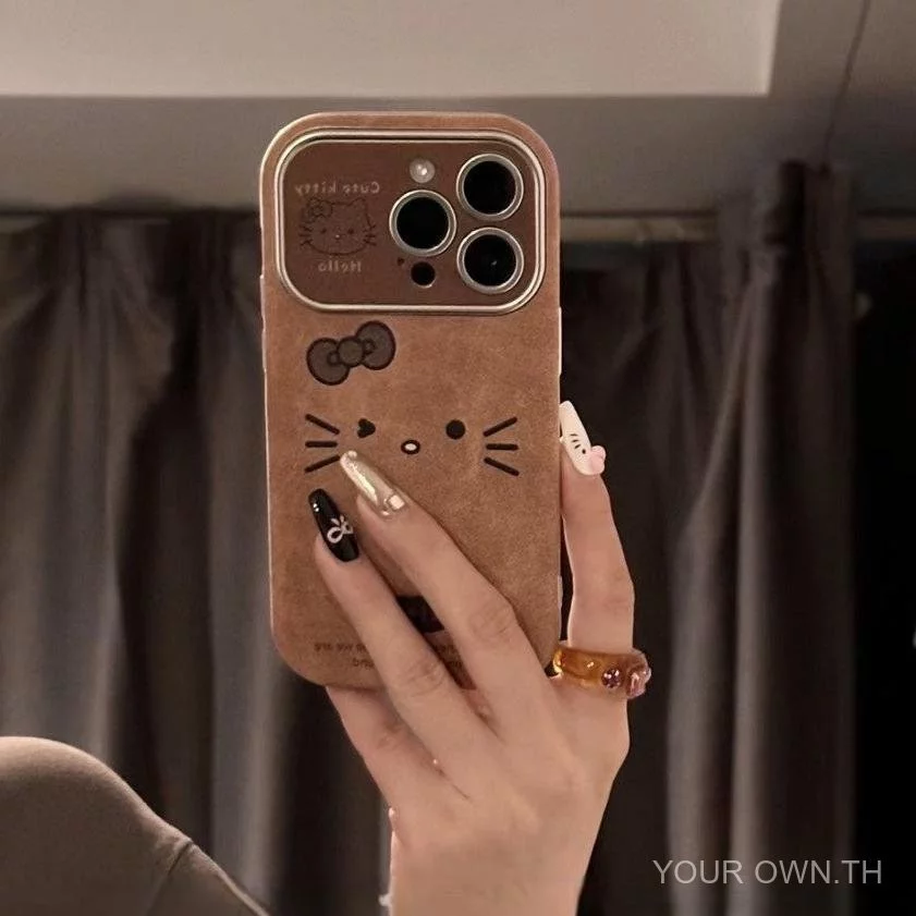 เคสโทรศัพท์ดีไซน์คิตตี้นางฟ้าหูกลมน่ารักใช้ได้กับ iPhone 16, 14, 12, 13, 17, 15, 11, 14PROMAX, 16PROMAX, 13PRO, 16PRO, 14PLUS, 17AIR.ทําจากหนังสีน้ําตาลคุณภาพสูงพร้อม Windows.