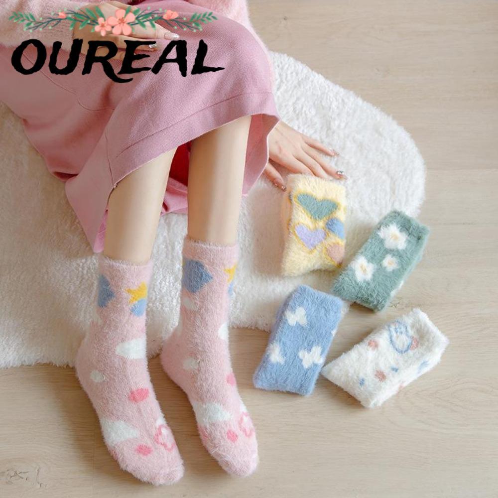 ถุงเท้าขนแกะเทียมลายดอกไม้และหัวใจ นุ่มนวล อบอุ่นสำหรับผู้หญิงเวลาเข้านอน