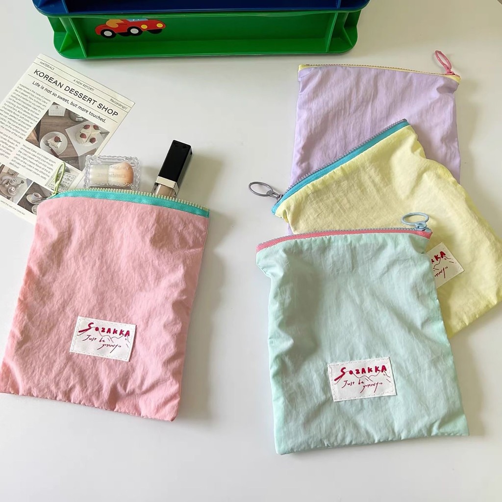 กระเป๋าแต่งหน้าแบบพกพาบาง Macaron สีจับคู่กระเป๋าเครื่องสําอางความงามสูง Simple Zipper Organizer多巴妆化包