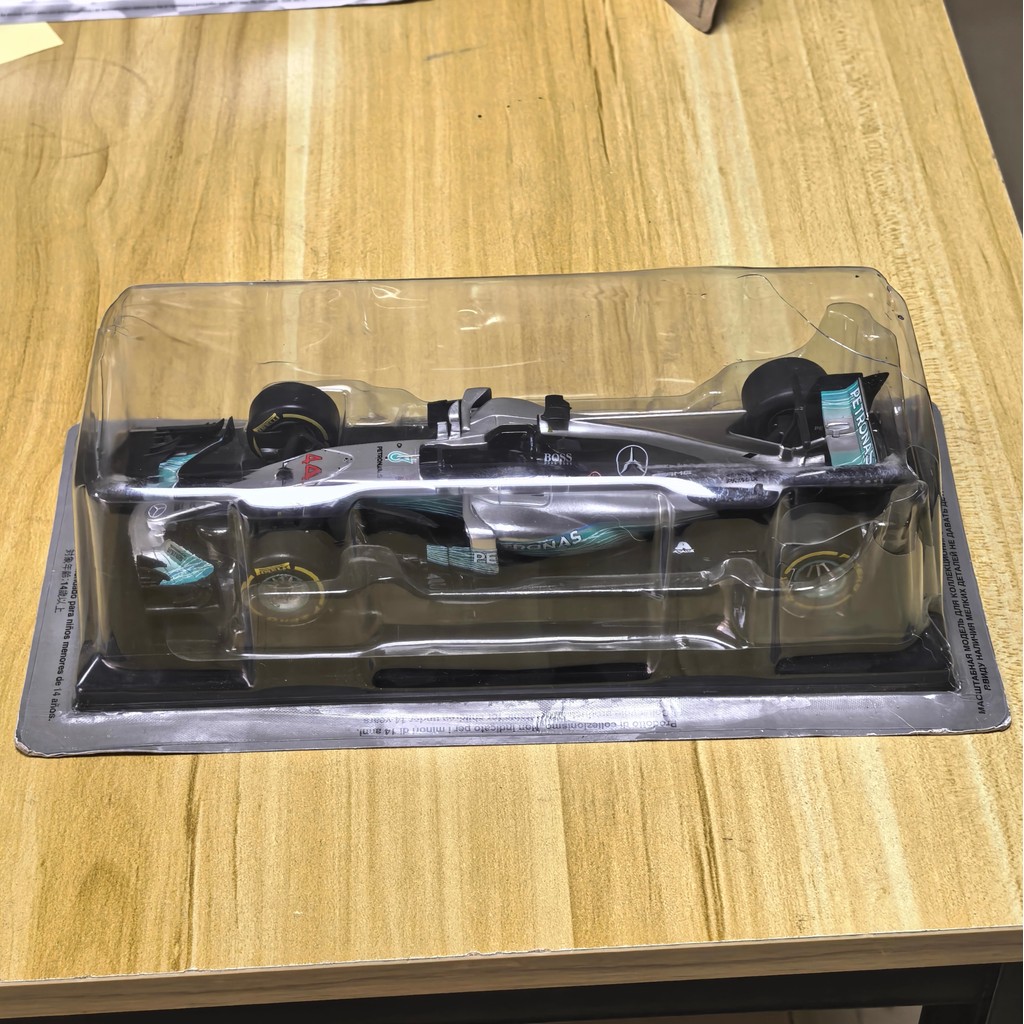 Ixo 1: 24 MERCEDES AMG W08 Lewis Hamilton 2017 Benz F1 Racing Model
