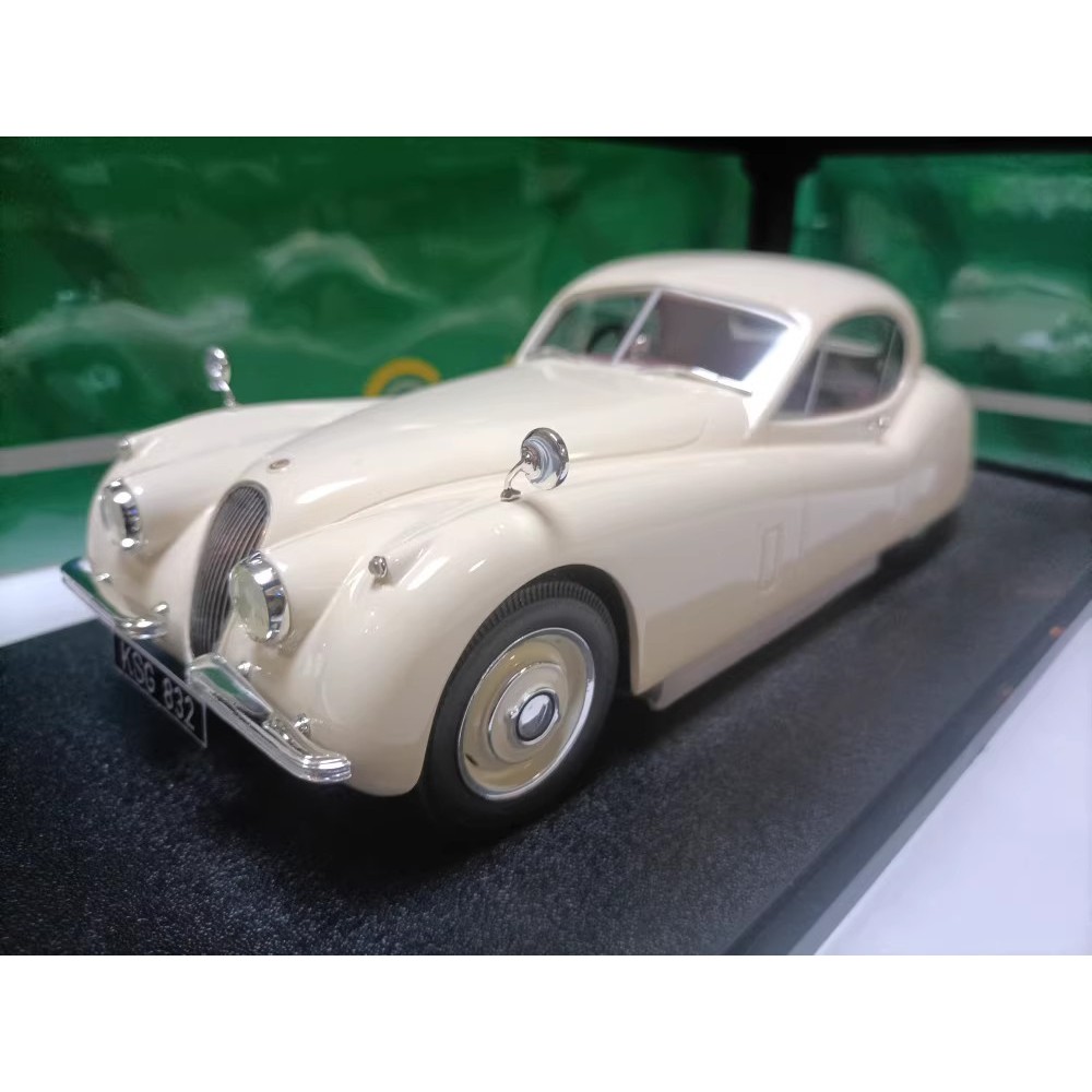 Cult 1 18 Jaguar Two-Door Classic Sports Car Model Jaguar XK120 FHC 1954 British White