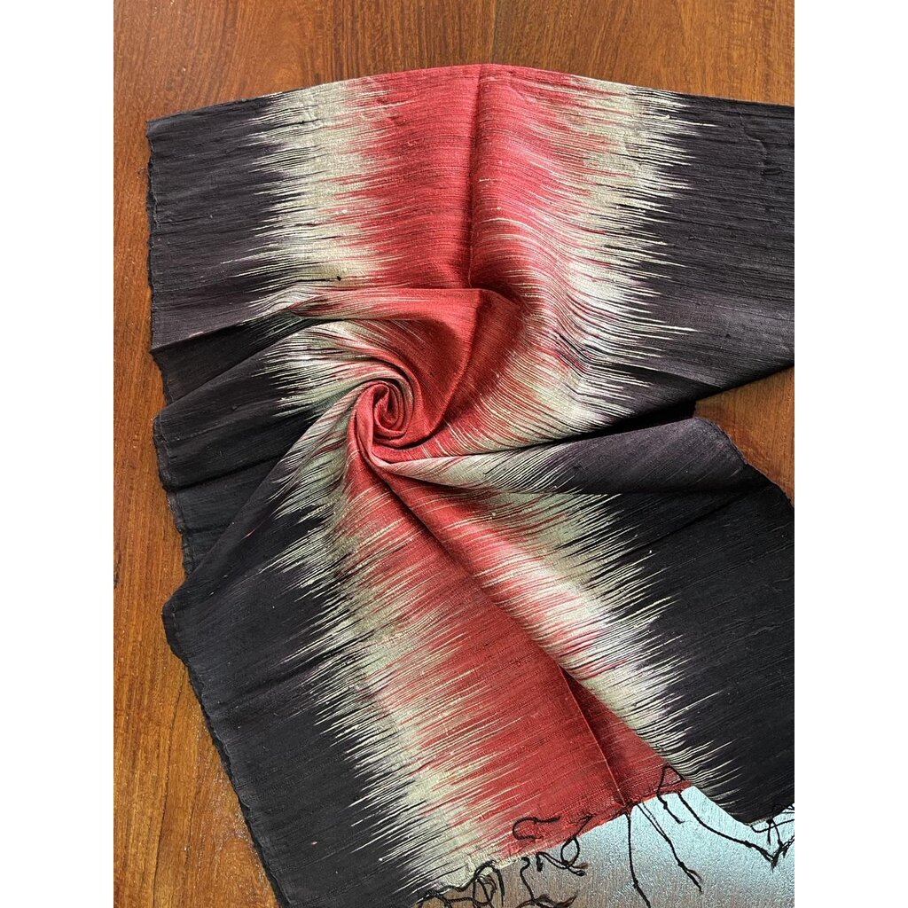 ผ้าคลุมไหล่ผ้าไหม ไหมแท้ เนื้อหยาบนุ่ม ขนาด 60x200ซม.สีดำ-สีขาวแดง รหัส ZM-119-1120682