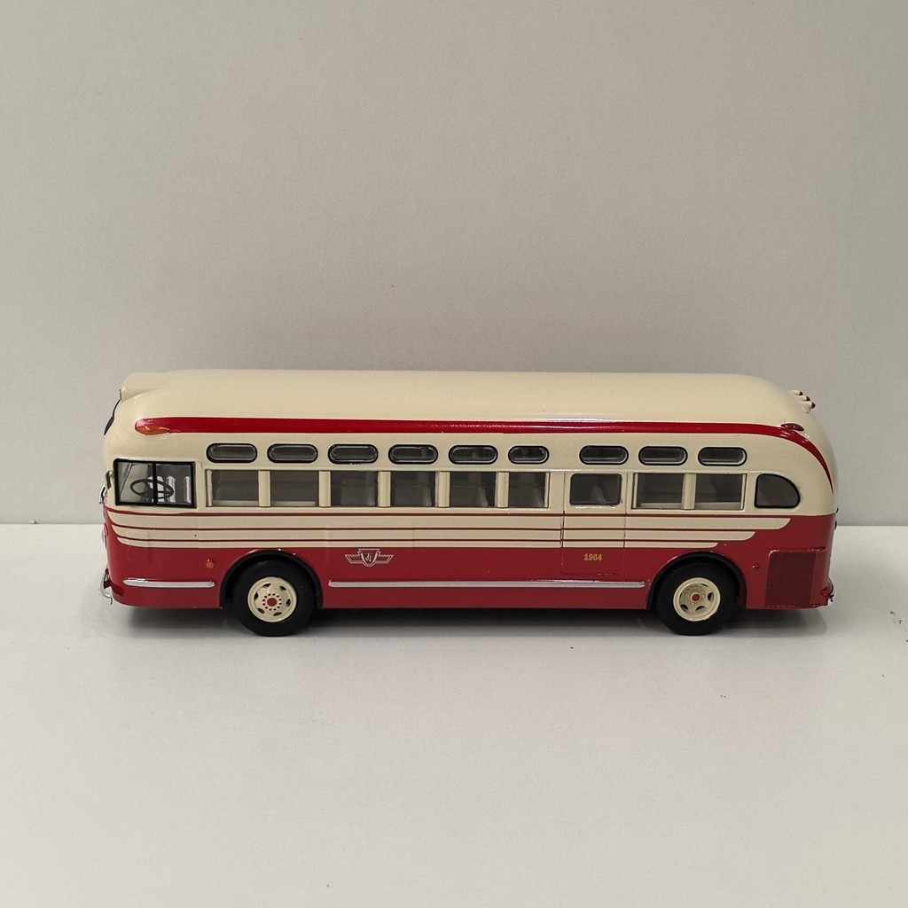 IXO 1/43 GM TDH 3610 Alloy Bus Bus รุ่น Lacquer Surface Meassles วัตถุไม่มีที่สิ้นสุดเล็กน้อยยิงไม่ค