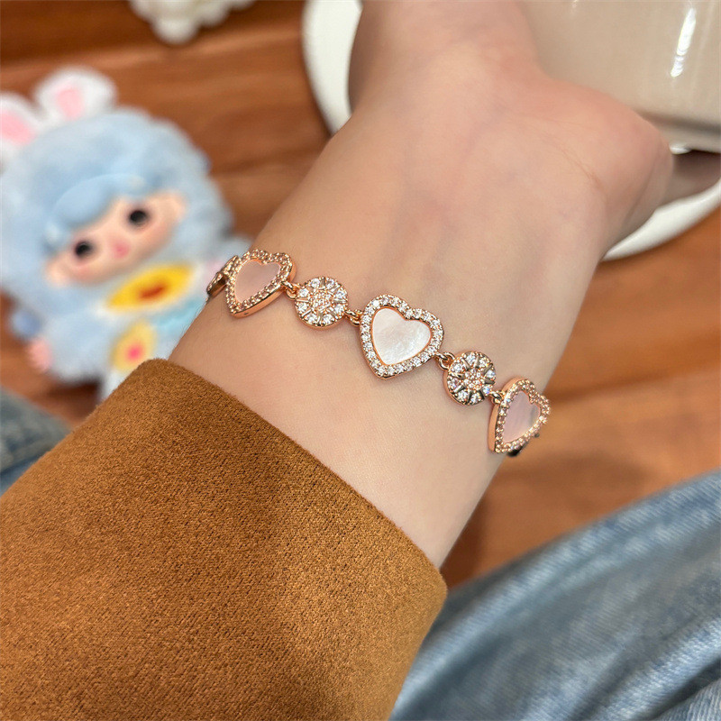 สร้อยข้อมือแฮนด์เมด เปลือกหอยธรรมชาติ ออกแบบเป็นรูปหัวใจ