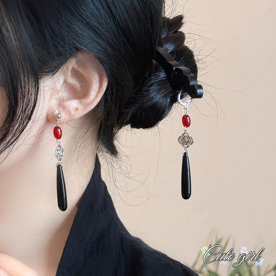 ต่างหู 1 คู่  ใหม่ อิน แฟชั่น หรูหรา ins สีดํา จี้รูปหยดน้ำ เรียบง่าย อเนกประสงค์ แฟชั่นสำหรับผู้หญิง