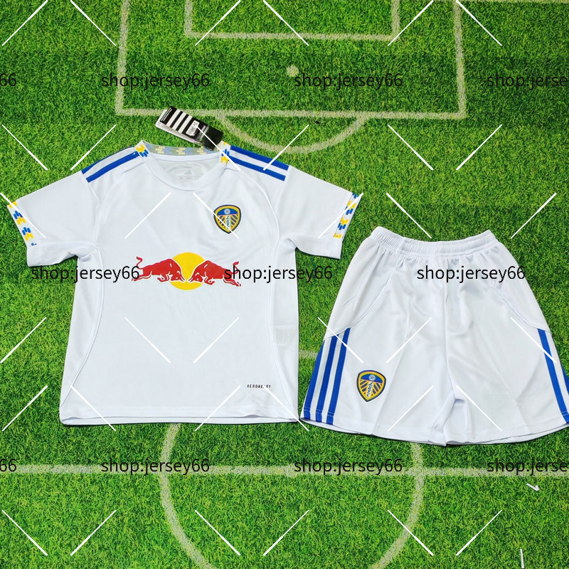 ชุดฟุตบอลเด็ก Leeds United พร้อมเสื้อกั๊กและกางเกงขาสั้น ฤดูกาลใหม่ 2025/26