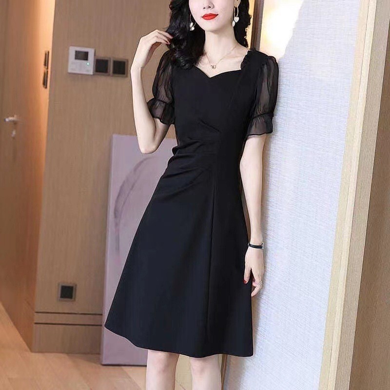 สีดําสีดําชุดขนาดใหญ่สไตล์เฮปเบิร์นสไตล์ใหม่ฝรั่งเศสเอวแคบ ผอมลง ดูอารมณ์