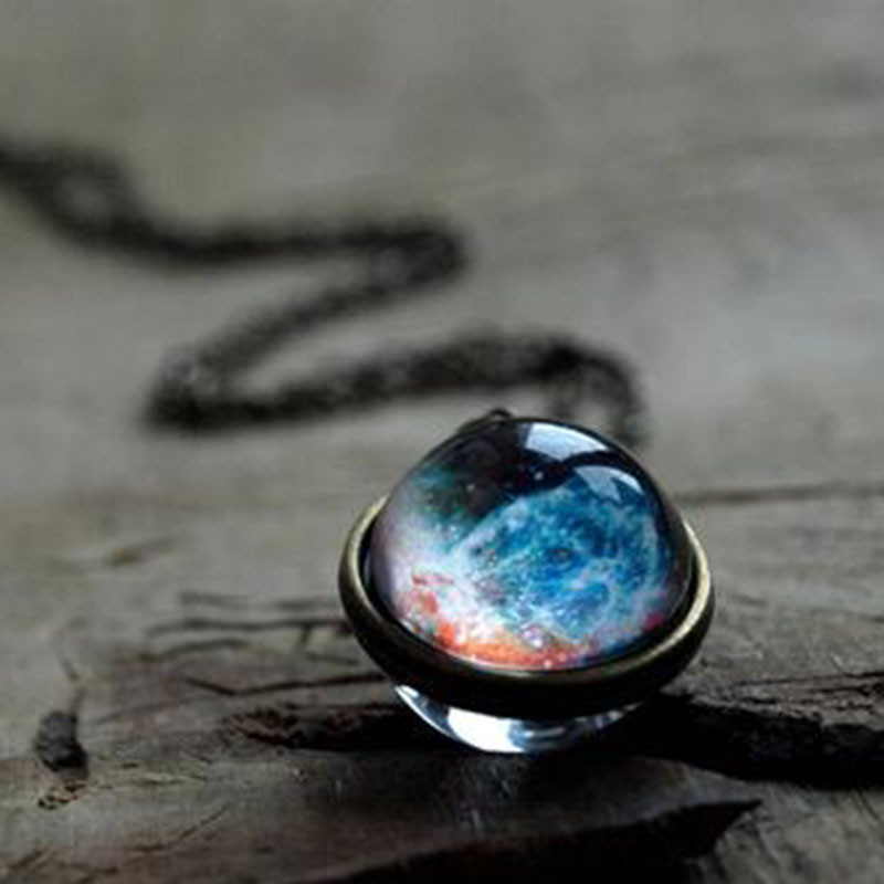 Cosmic Galaxy Nebula สร้อยคอจี้ลูกบอลแก้วสองด้านสําหรับผู้หญิงอเนกประสงค์โซ่เสื้อกันหนาวย้อนยุคและเค