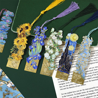 ภาพวาดที่สวยงามที่คั่นหนังสือโลหะพร้อมพู่นักเรียนผู้ถือหน้าห…