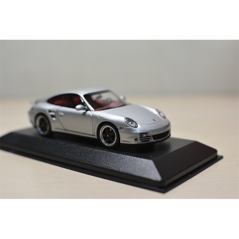 Mini Cut Minichamps 1: 43 Porsche Porsche 911 (997.2) Turbo GT Silver, Bordeaux Red ภายใน, บรรจุภัณฑ