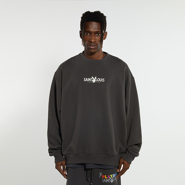 เสื้อสเวตเตอร์คอกลม จากการ.COLAB ระหว่าง SAINT LOUIS และ PLAYBOY Beverly Hill