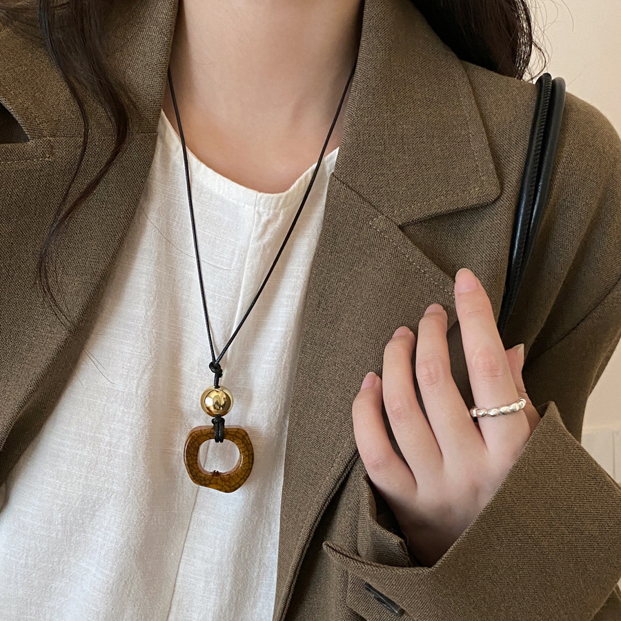 สร้อยคอผู้หญิงจี้ลูกปัดทองกระดูกอูฐยาว 2025 สร้อยคอผู้หญิงจี้ลูกปัดทองกระดูกอูฐยาว สร้อยคอคอเด่นดีไซ