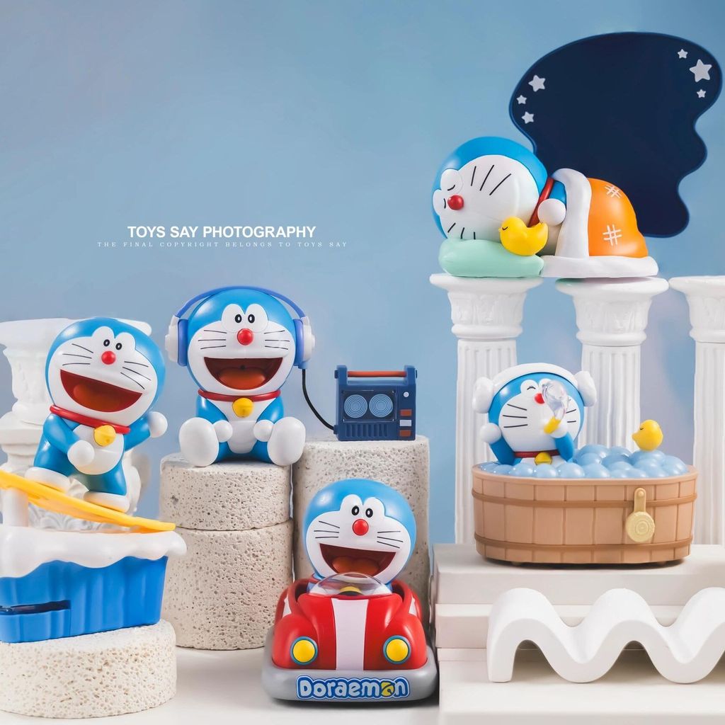 KFC Doraemon ของเล่น KFC Doraemon Night Light เครื่องประดับ Tinkerbell แมวการ์ตูนน่ารักรถตกแต่งภายใน