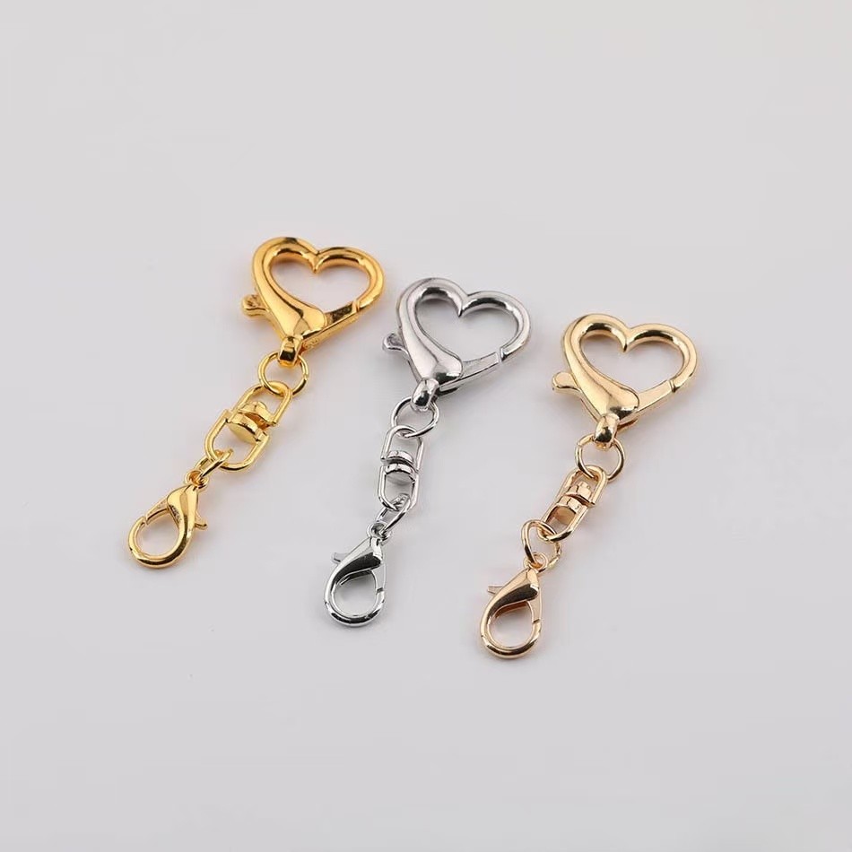 คนต่างด้าวพีชหัวใจสุนัขหัวเข็มขัดอุปกรณ์เสริมของเล่นแขวนอุปกรณ์เสริมโซ่พวงกุญแจโลหะหัวเข็มขัดกุ้งก้ามกรามจี้ ทําเอง