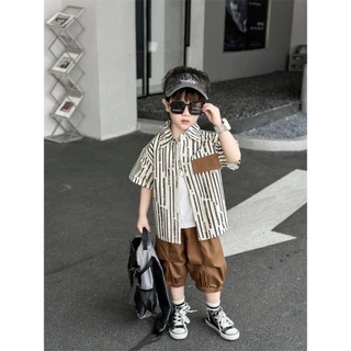 เสื้อเชิ้ตแขนสั้นลายทางสไตล์เกาหลีสำหรับเด็กผู้ชาย ระบายอากาศได้ดี เย็นสบาย เหมาะสำหรับใส่ไปทะเล มีเสื้อแถมมาด้วย 1 ตัว