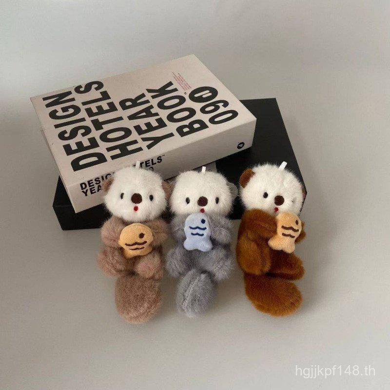 Boutique Fish Holding Sea Otter Claw Machine Ocean Hall Plush กระเป๋านักเรียนสไตล์ใหม่จี้พวงกุญแจของ