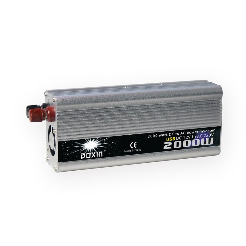 Silver USB220V110V เอเชียตะวันออกเฉียงใต้ 2,000W อินเวอร์เตอร์พร้อมรถอินเวอร์เตอร์แปลงไฟรถ J0M3