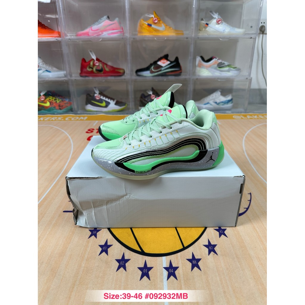 รองเท้าบาสเก็ตบอลต่อสู้ในร่มช็อตจริง Luka 4 ดั้งเดิม