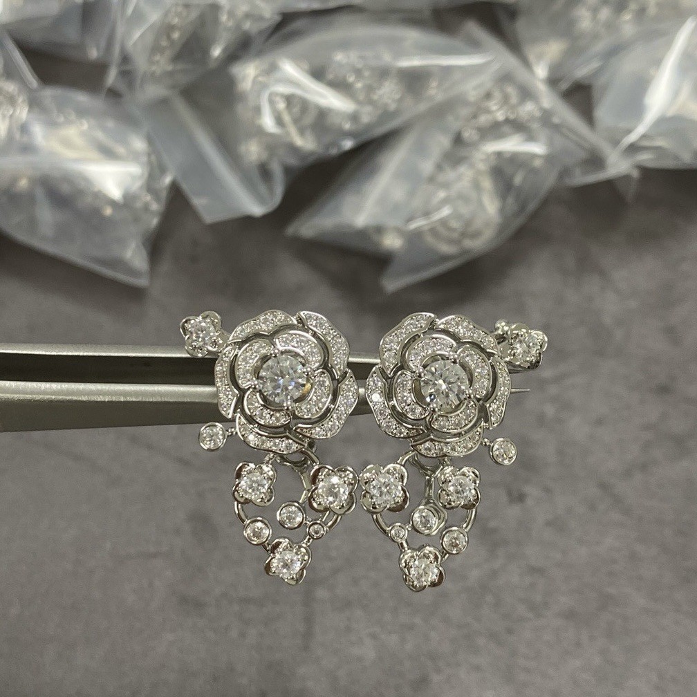 Jewelry Craft V Gold Plated Mijin Camellia ต่างหูพู่ Clap ฝังเพชรคาร์บอนสูงต่างหูเงา