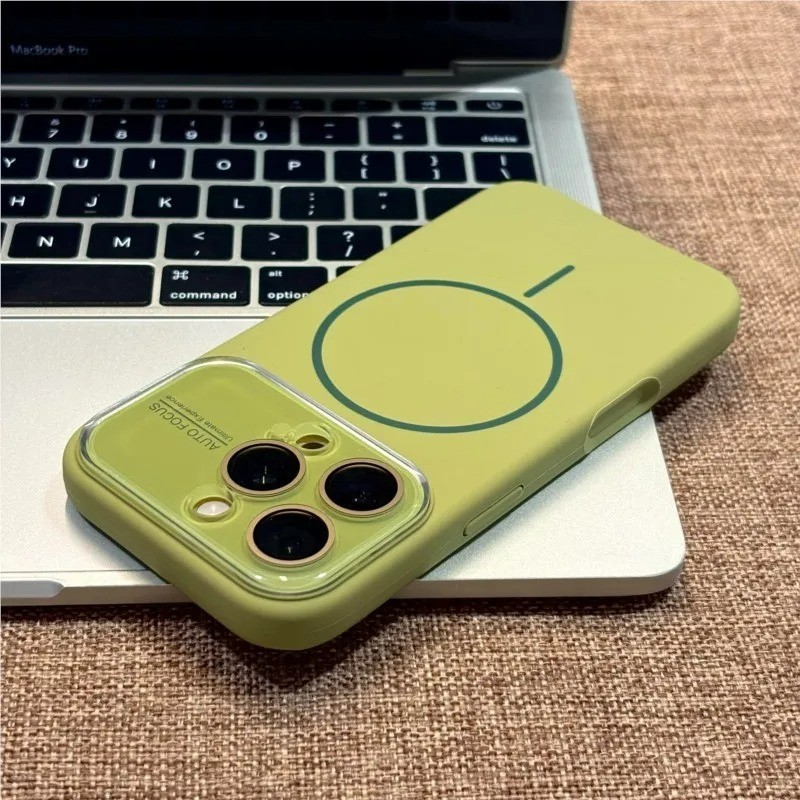 เคสโทรศัพท์แม่เหล็กซิลิโคนเหลว Willow สีเขียวระดับพรีเมียมสําหรับ iPhone 14/15/16/17 Pro Max | ฝาครอบเลนส์กระจกขนาดใหญ่และการป้องกันการตกกระแทก