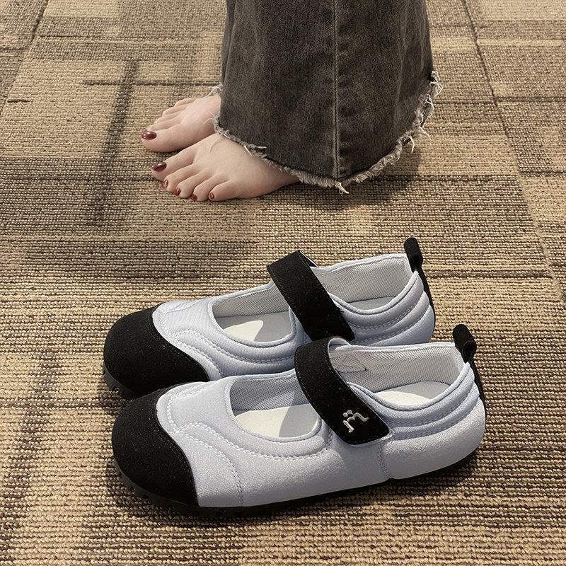 [คลังสินค้าพร้อมจัดส่งที่รวดเร็ว] PARK DANCE Cloud Puff Shoes 2025 Spring Niche Design Casual Flat M