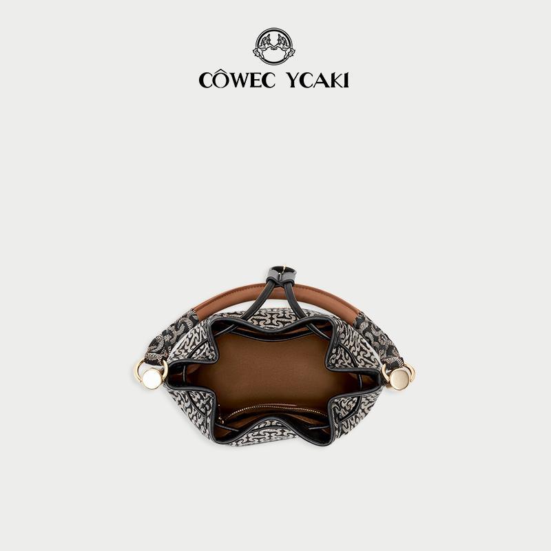 【COWECY 011】กระเป๋าถือไหล่เดียว, แฟชั่น CYWE, ความจุมาก, กระเป๋าถัง Jacquard สีดำ