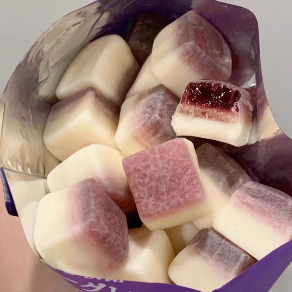 สินค้าใหม่ พร้อมสต็อก Hungry kabaya kabaya Gummy Candy Sandwich Fruit Christmas Candy20251102