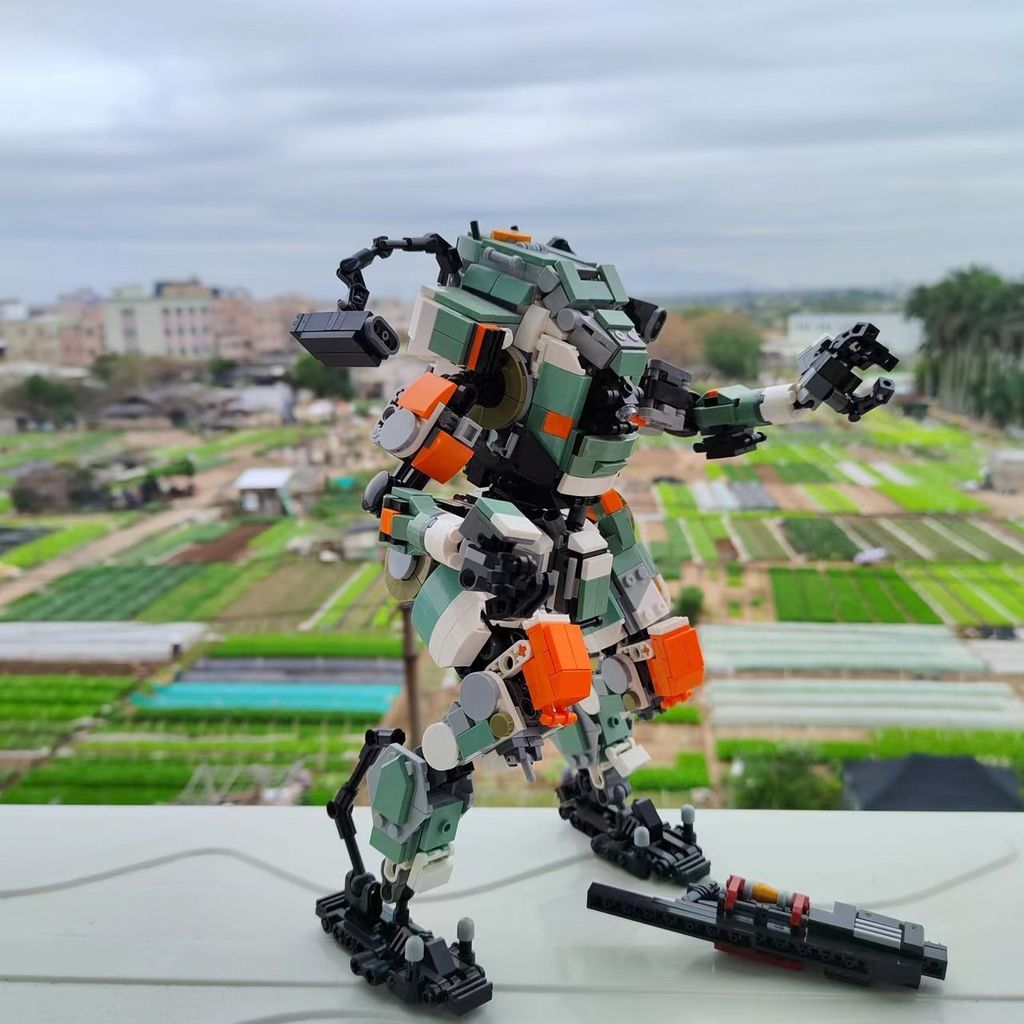 Ion Titan Robot Building Block MOC Model Puzzle Assembly Star Wars Meteorite Toy BT7274 Manipulator 