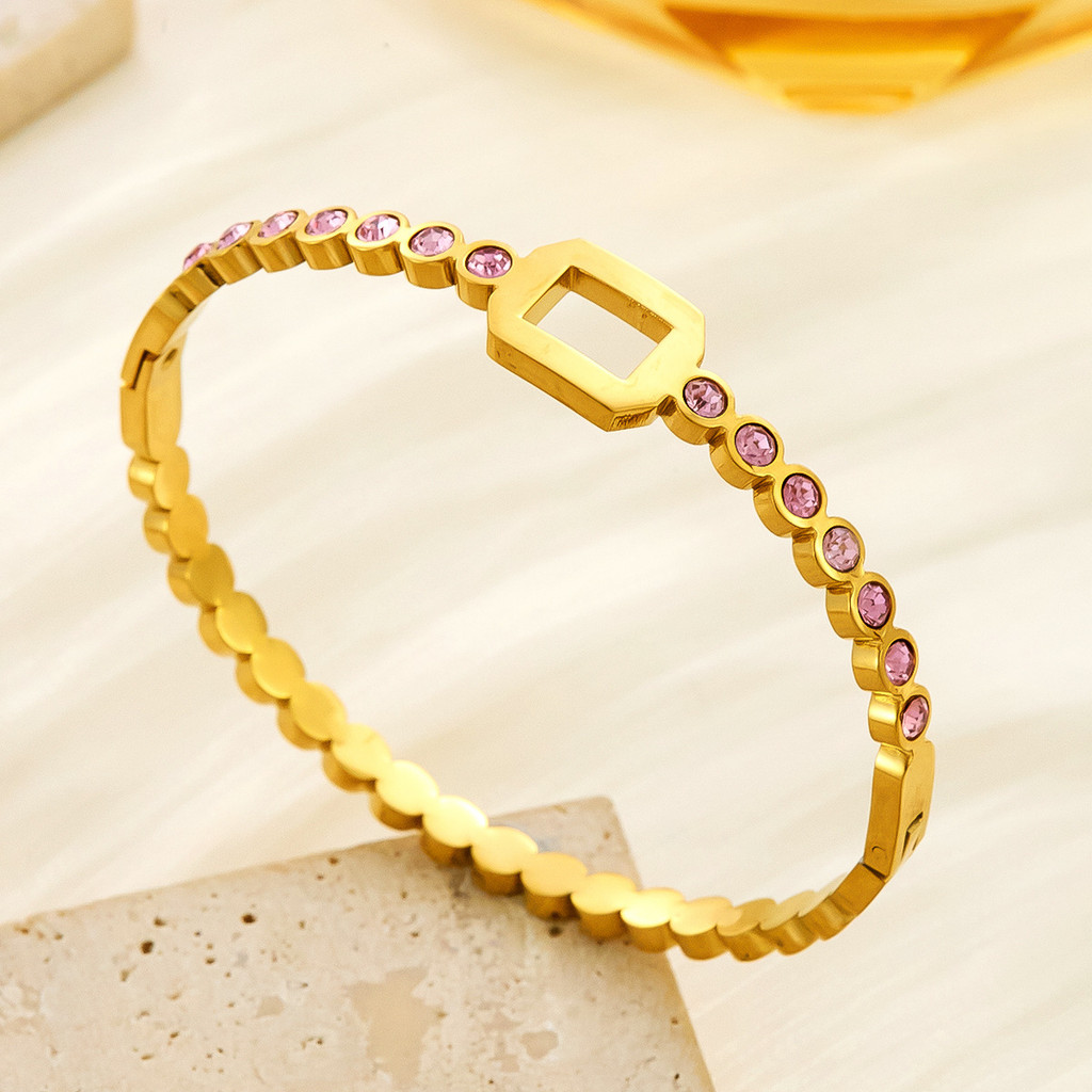 สร้อยข้อมือสแตนเลสแบบคลื่นสำหรับผู้หญิง ออกแบบพิเศษเพื่อรูปร่างข้อมือ ประดับด้วยลายรังผึ้งสวยงาม