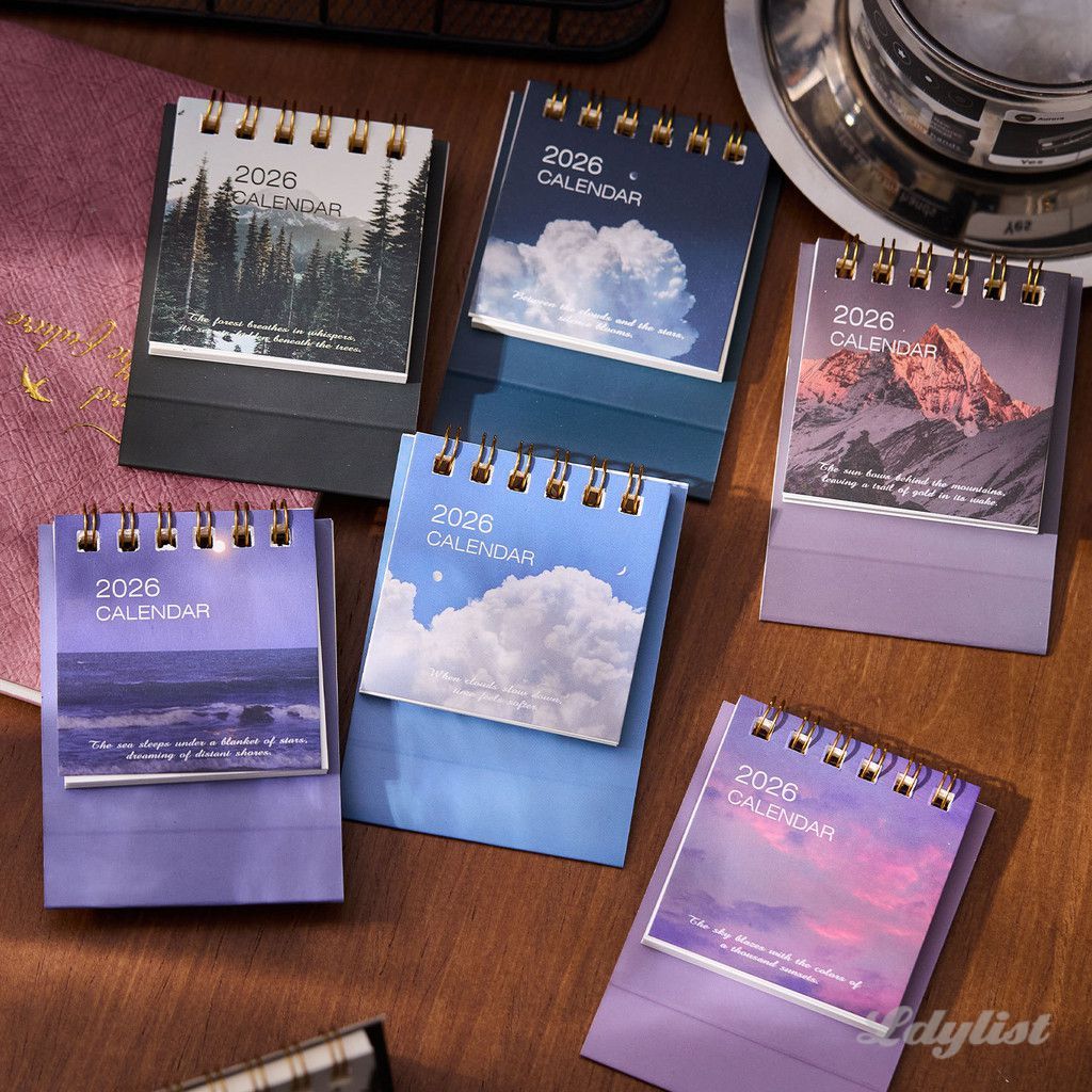 ღ ปฏิทินตั้งโต๊ะขนาดเล็กพิมพ์สี ปี 2026 กระดาษหนาสำหรับจัดระเบียบวันสำคัญ