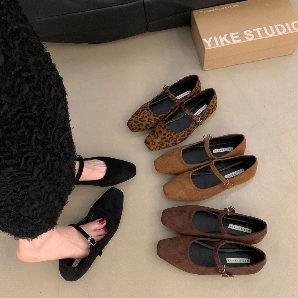 รองเท้าแมรี่เจนส้นแบน หนังกลับ หัวตัด ส้นเตี้ย ดีไซน์หัวเข็มขัด