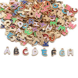 จี้ตัวอักษรสีสัน 50-100 ชิ้น สุ่มตัวอักษร A-Z ทำเครื่องประดับเองได้ ใช้ทำต่างหู สร้อยข้อมือ สร้อยคอ