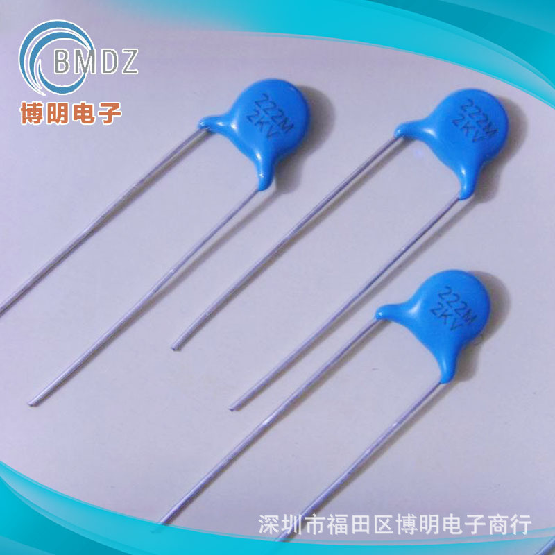 ตัวเก็บประจุแผ่นพอร์ซเลนแรงดันสูง 471K 1KV P = 5 มม. สื่อพอร์ซเลนแรงดันสูงสีน้ําเงิน 470PF 1,000V 10