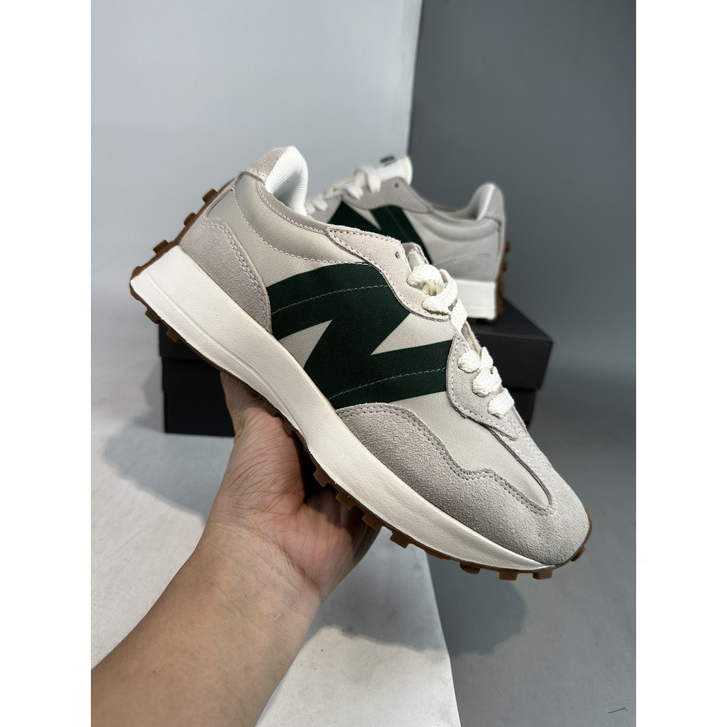 รองเท้าผ้าใบ New Balance รุ่น 327 สีดำสำหรับผู้ชาย