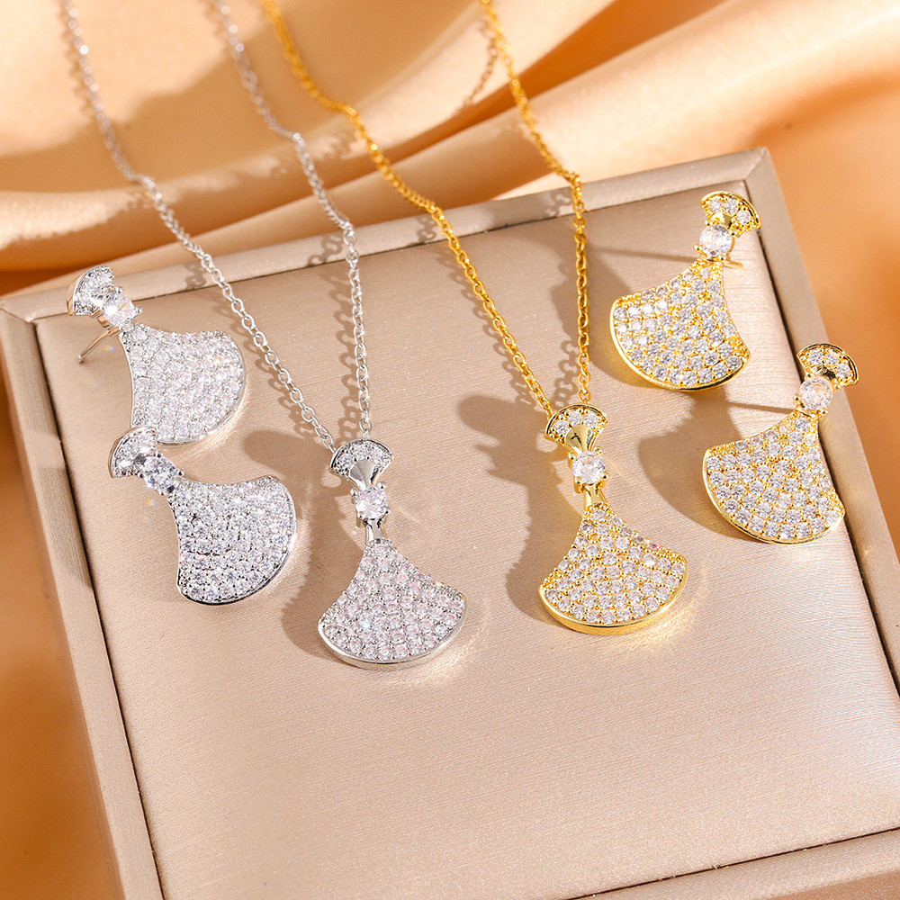 Non-Fading Premium ชุดต่างหูหญิงเพชรหญิงกระโปรงขนาดเล็ก qq08 ไทเทเนียมเหล็กหรูหรารู้สึก 18K Gold พัด