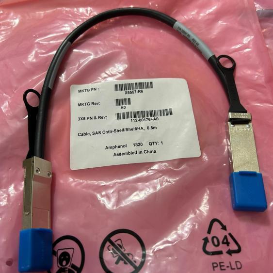 NetApp X6557-R6 SAS QSFP-QSFP 0.5M 112-00176 สายชาร์จ