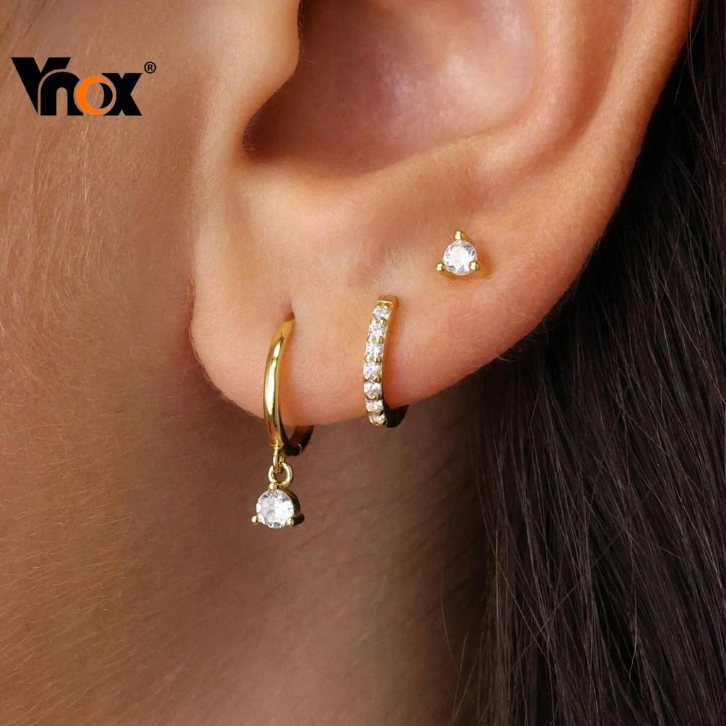 Vnox ชุดต่างหู 3 คู่สําหรับผู้หญิงต่างหูสตั๊ดโคลเวอร์สี่ใบ Huggie Earrrings ต่างหูห่วงเล็ก
