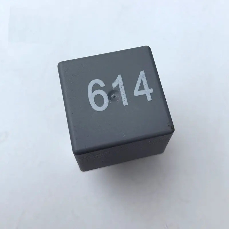 ใช้กับ Audi A4 A6 614 รีเลย์เครื่องทําความร้อนที่จอดรถ รีเลย์ปั๊มเชื้อเพลิง 8E0 951 253