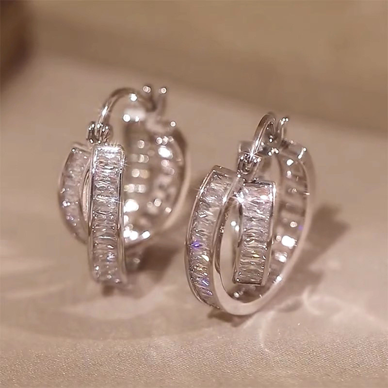 สุภาพสตรีสมาร์ทสไตล์ใหม่หูหัวเข็มขัดหญิงแหวนคู่การออกแบบความรู้สึกเครื่องประดับที่ไม่ซ้ํากันหนังสือสีแดงเล็กๆน้อยๆ ผู้มีอิทธิพล สไตล์ร้อนสุด