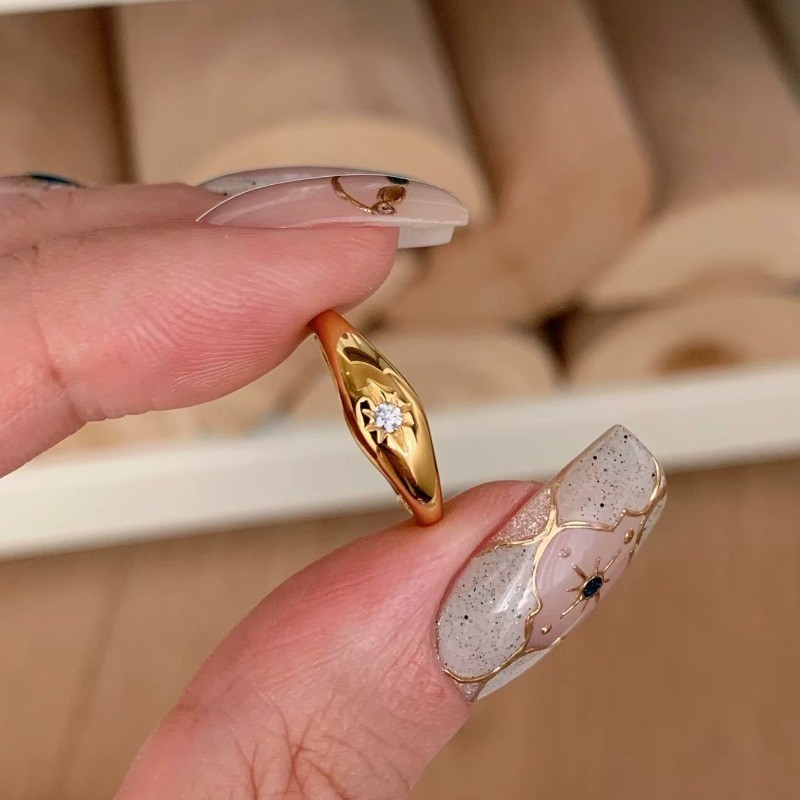 Vintage Star-Shaped Shiny Diamond Ring in Gold with Adjustable Size - Ideal Gift for Women