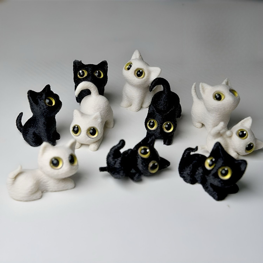 เครื่องประดับเดสก์ท็อป-mini plush ลายแมวกว้างตา (Luo Xiaohei) ทำจากวัสดุพุชซอฟท์